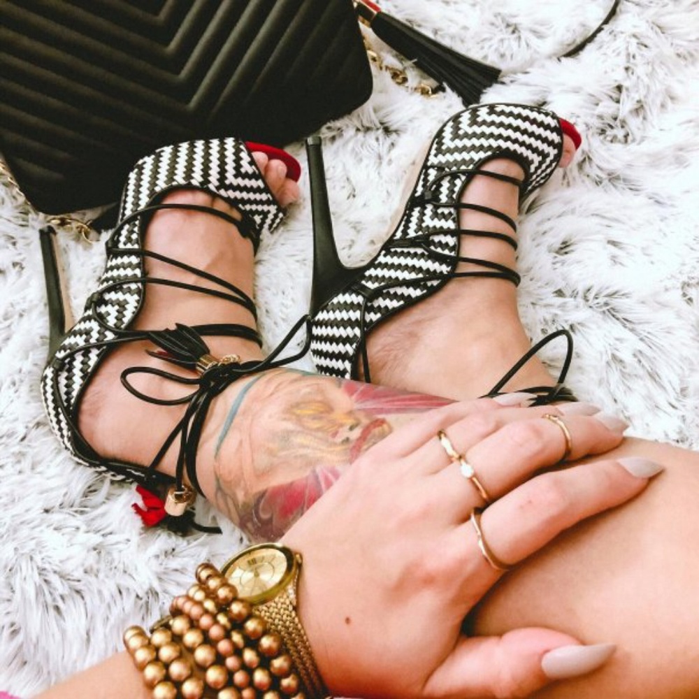 Black white red Strappy pumps Heels Size 9